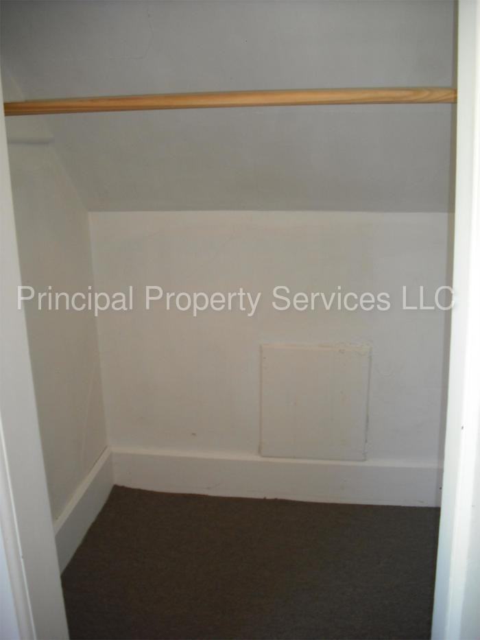 1111 N Webster Ave - Photo 3 of 10