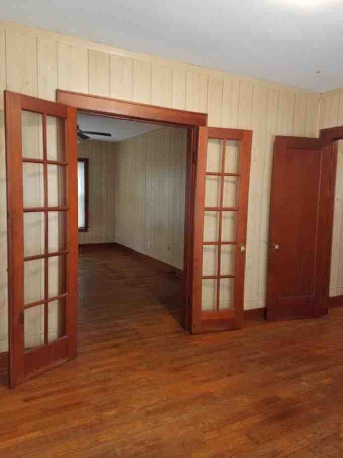 814 W 3rd St - Photo 3 of 8