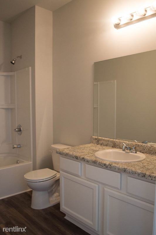 404 Rockview Dr - Photo 3 of 15