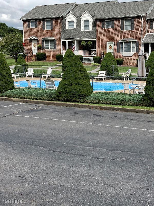 801 Edgemont N St NE - Photo 2 of 26