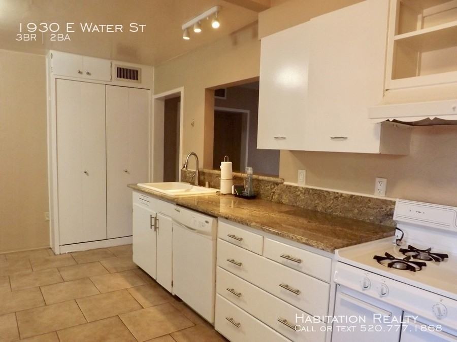 1930 E Water St - Photo 2 of 26