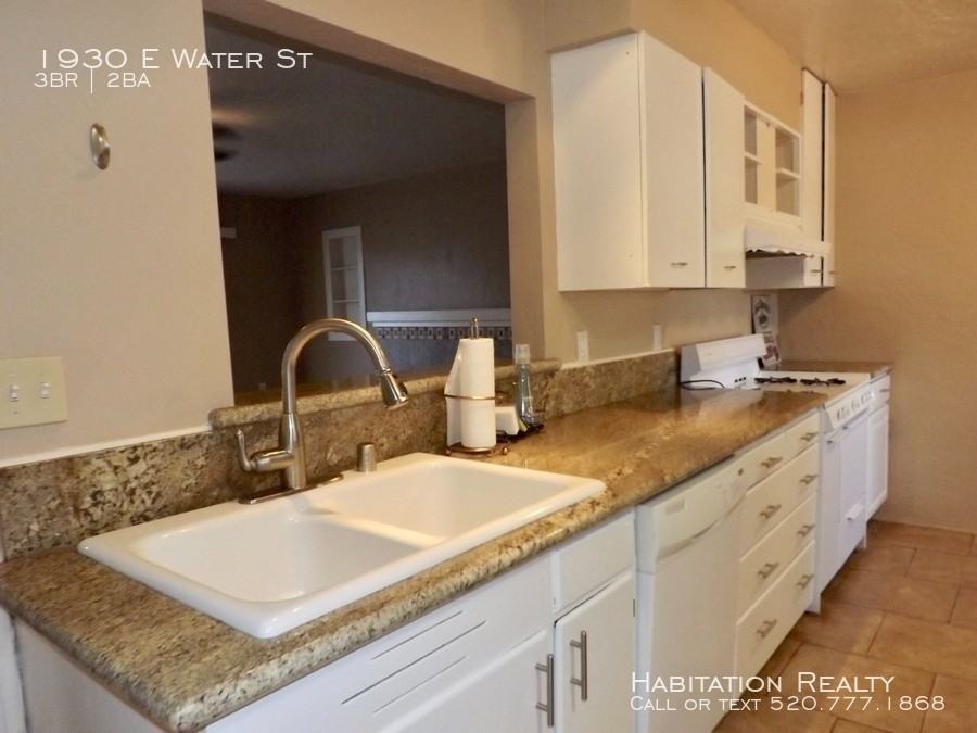 1930 E Water St - Photo 3 of 26