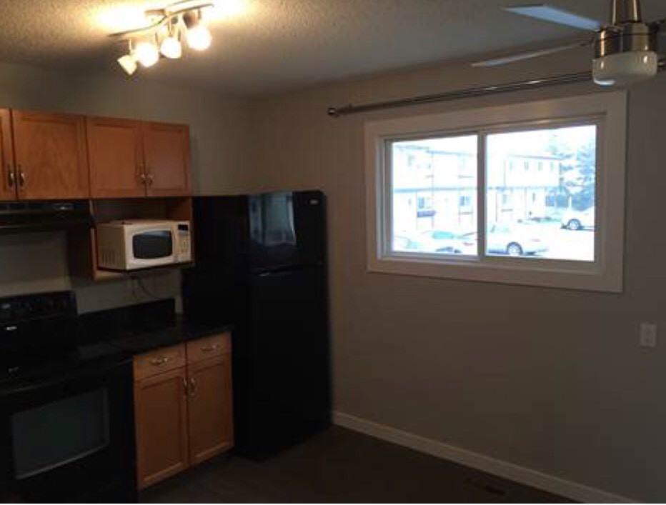 1284 Lakewood Road West Northwest - Photo 2 of 14