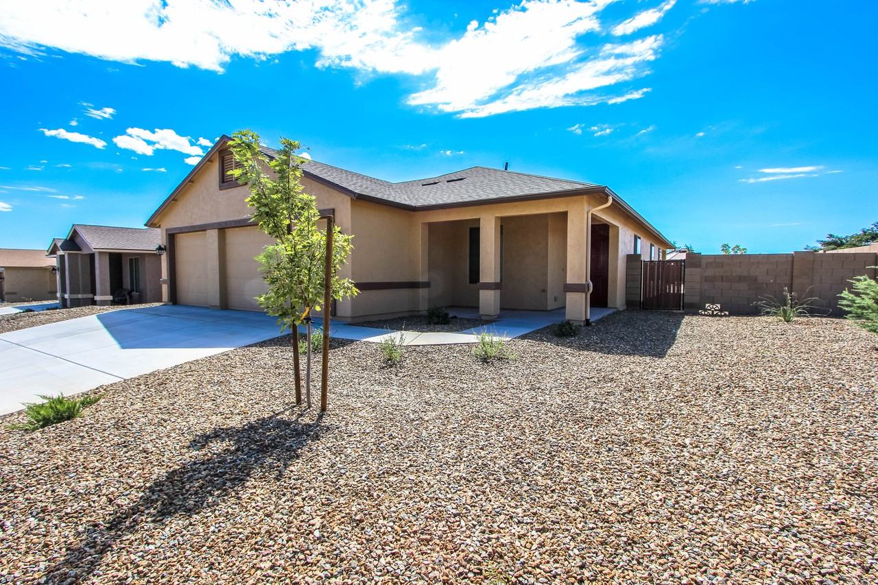 1523 Taft Ave - Photo 2 of 29