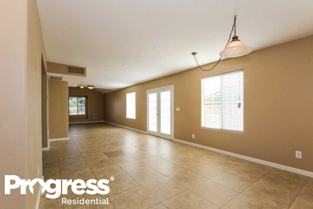 7434 W Cameron Dr - Photo 2 of 15