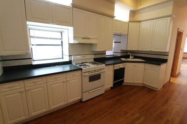 1509 N Sedgwick St #1 - Photo 2 of 15