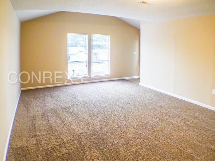 225 Bayberry Rd - Photo 3 of 12