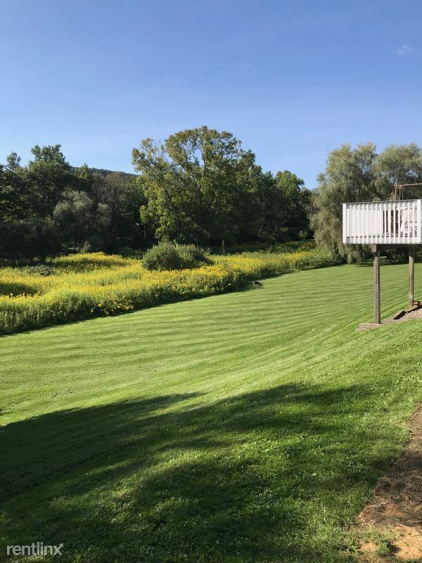 445 N Main St - Photo 3 of 11