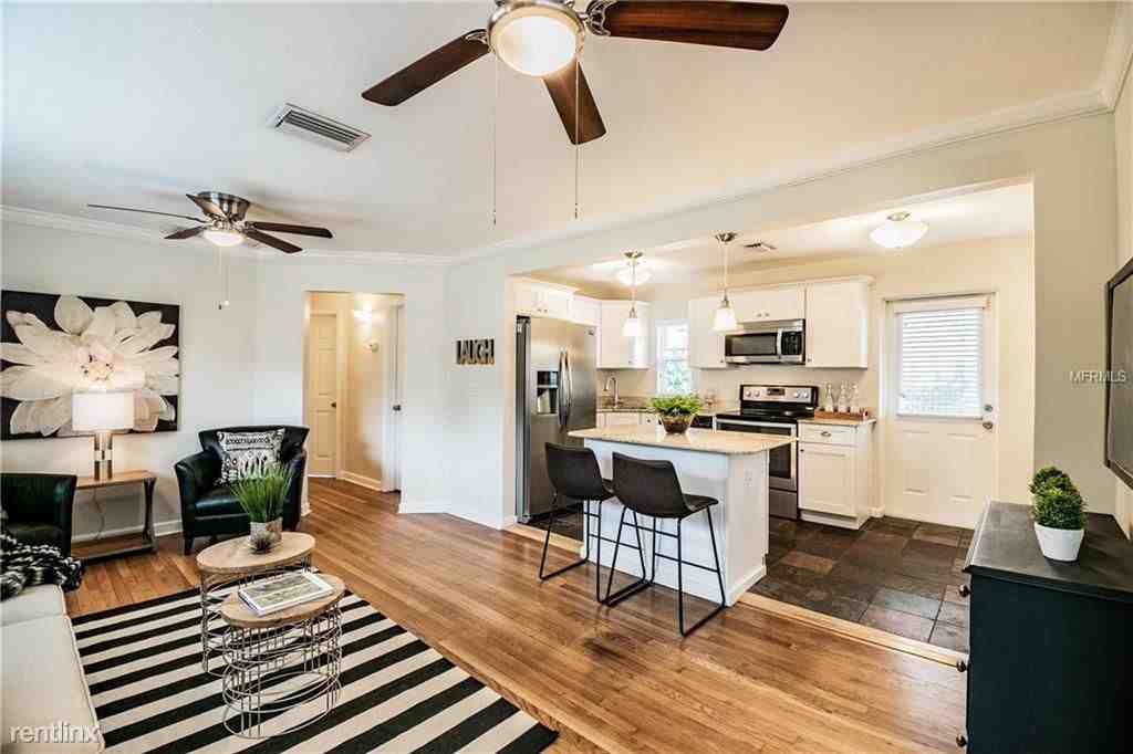 2137 11th St N - Photo 2 of 22