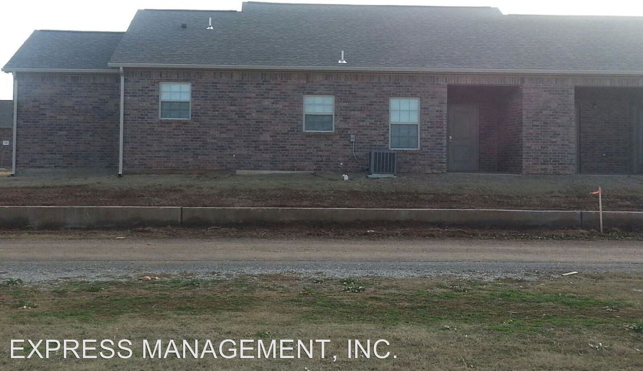 123 Michael Boulevard - Photo 2 of 4