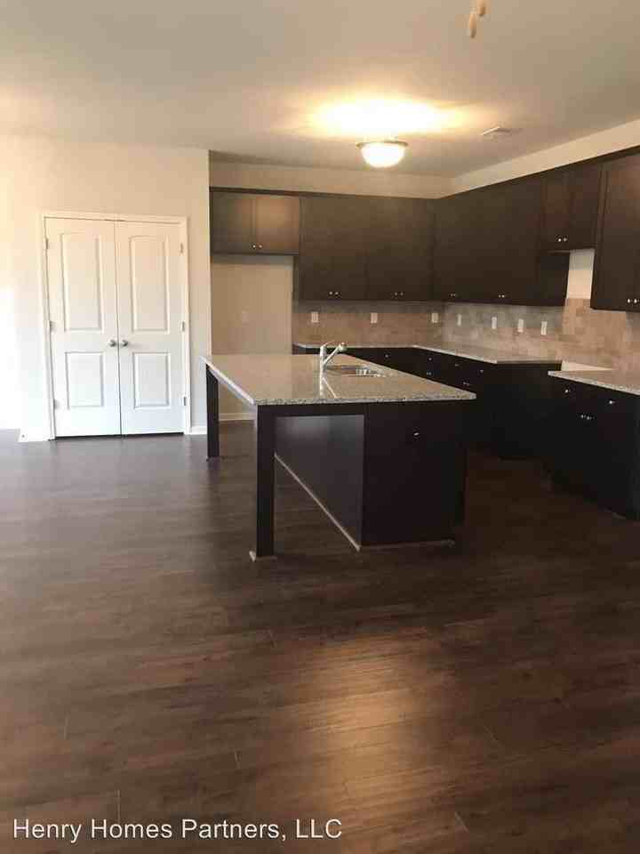 174 Daisy Cir - Photo 3 of 4