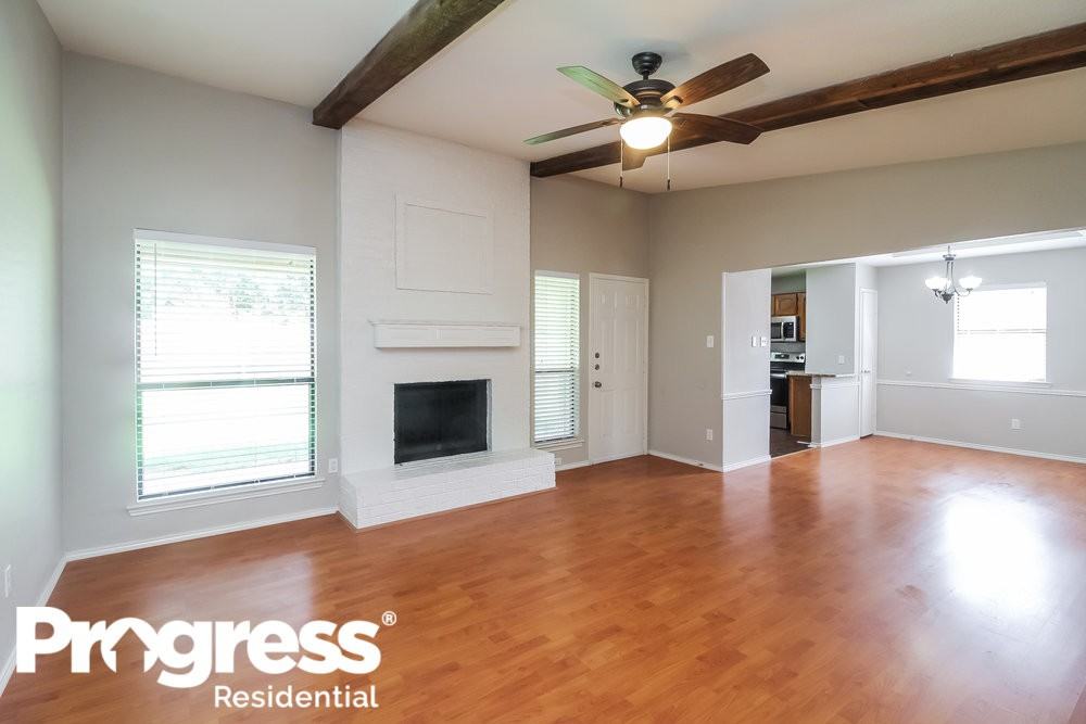 1317 Bryant St - Photo 2 of 15