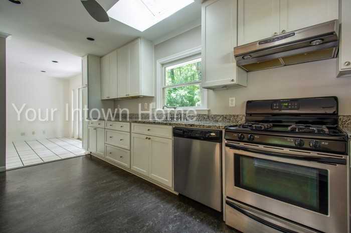 430 Bridlewood Cir - Photo 2 of 28