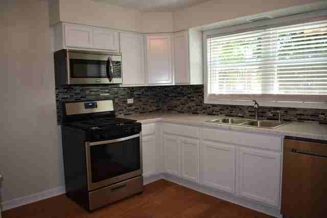 830 South La Grange Road - Photo 3 of 22