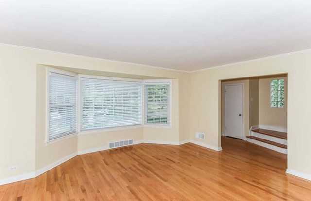 10043 S Prospect Ave - Photo 3 of 10