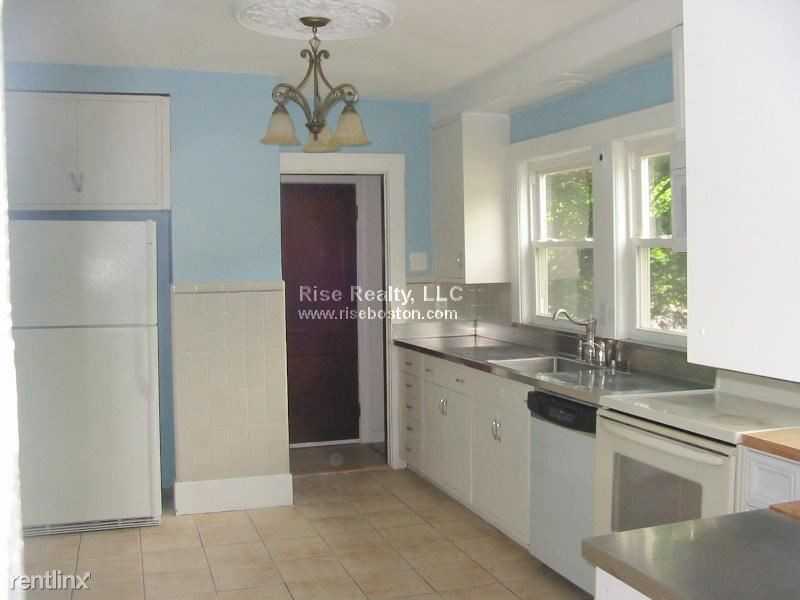 235 Commonwealth Ave - Photo 3 of 9