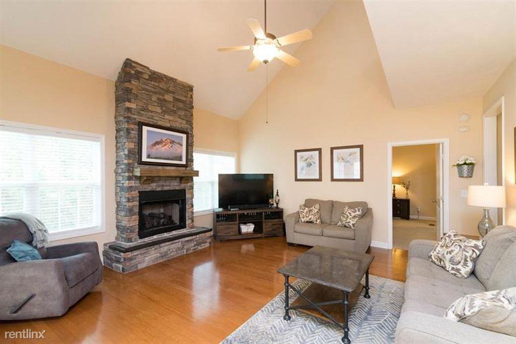 1151 Ben Hill Blvd - Photo 3 of 22