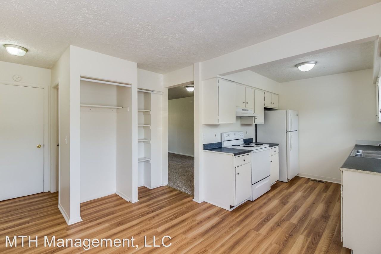 Alton Duplexes - Fryar Family 716, 718, 722, 724 Alton - Photo 2 of 18