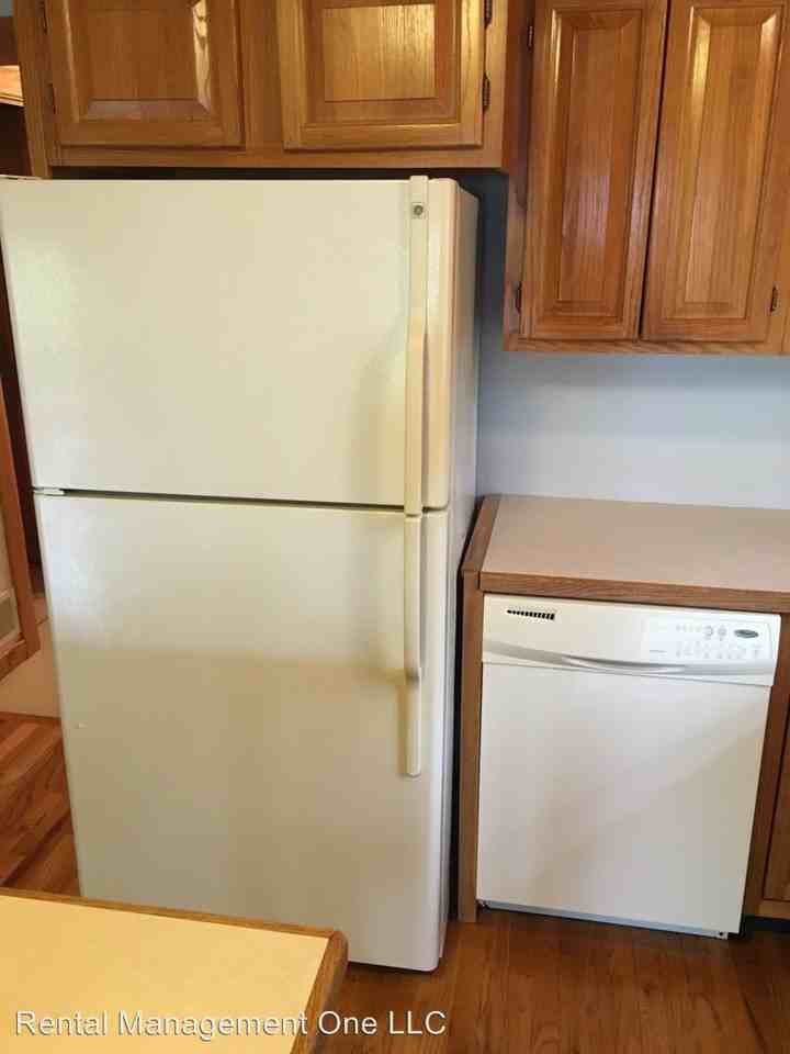 1054 Edenhill Rd - Photo 2 of 26