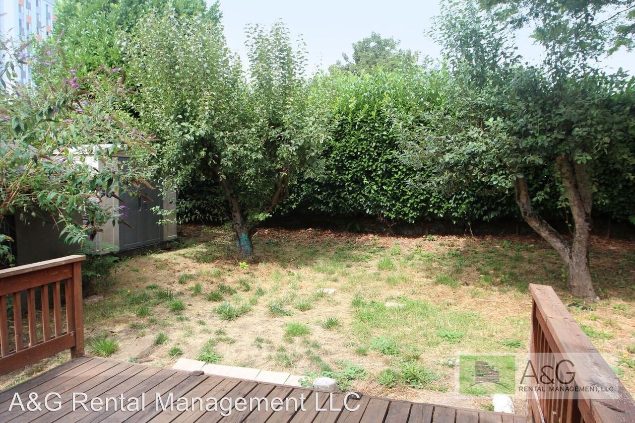 4525 NE Halsey St - Photo 3 of 28