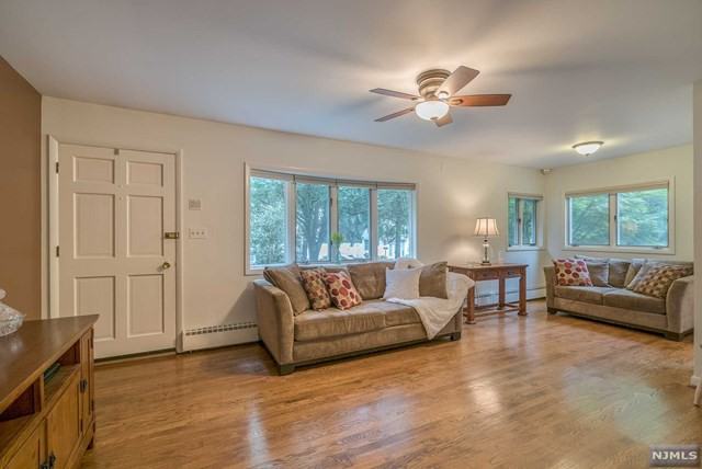 33 Rutgers Dr - Photo 3 of 22