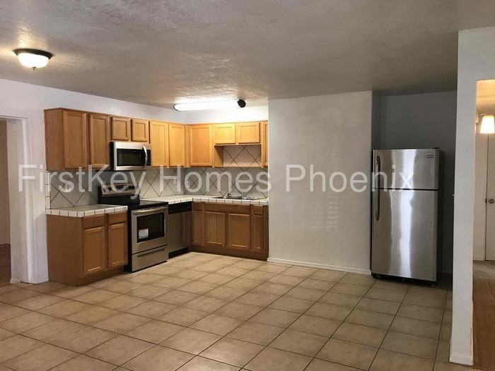 2034 N 37th Pl - Photo 3 of 29