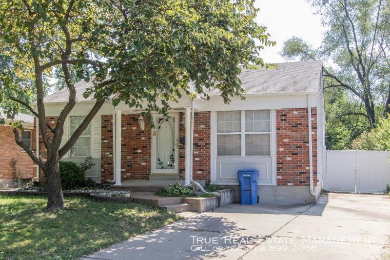 140 St Edward Ln - Photo 3 of 28