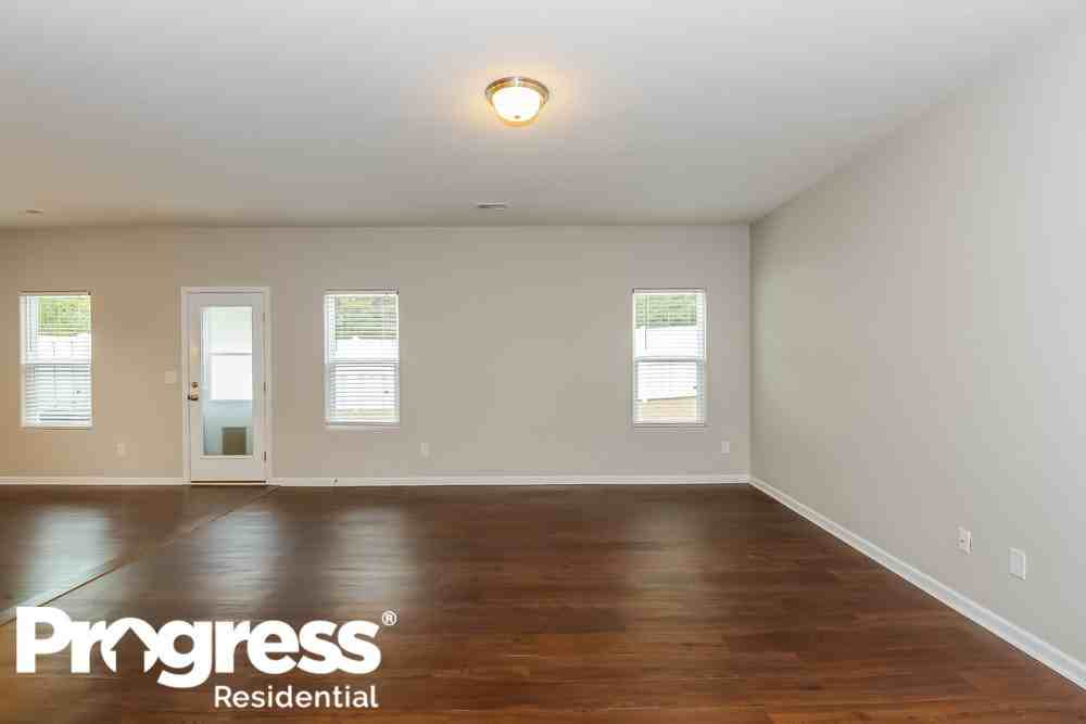 2513 Meadow Crossing Dr - Photo 2 of 16