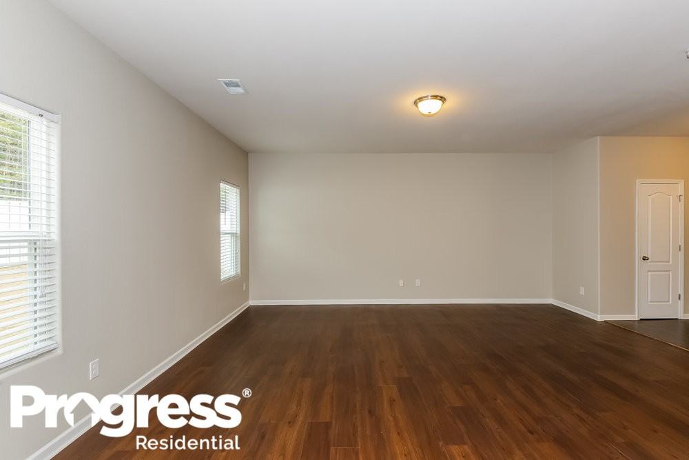 2513 Meadow Crossing Dr - Photo 3 of 16