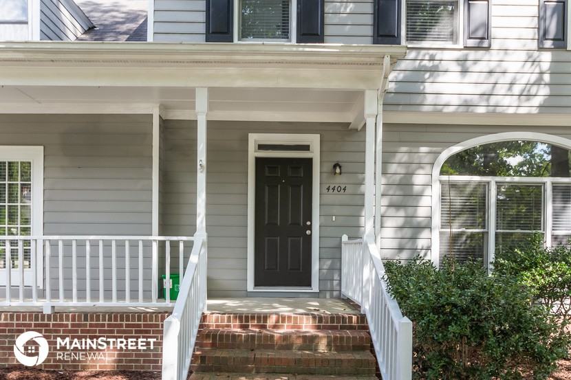 4404 Liverpool Ln - Photo 3 of 17