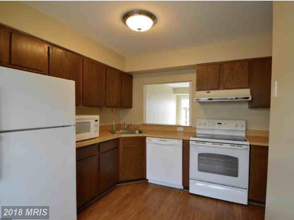 22 Essex Square - Photo 2 of 9