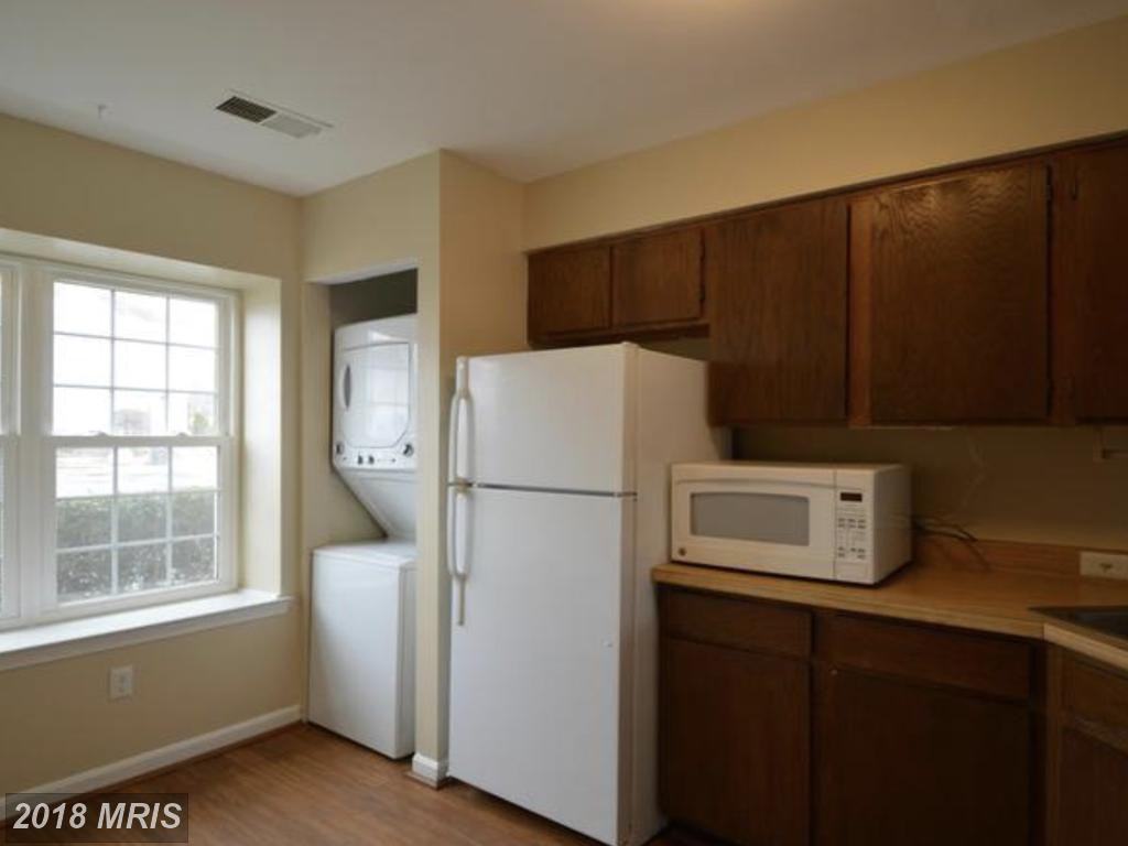 22 Essex Square - Photo 3 of 9