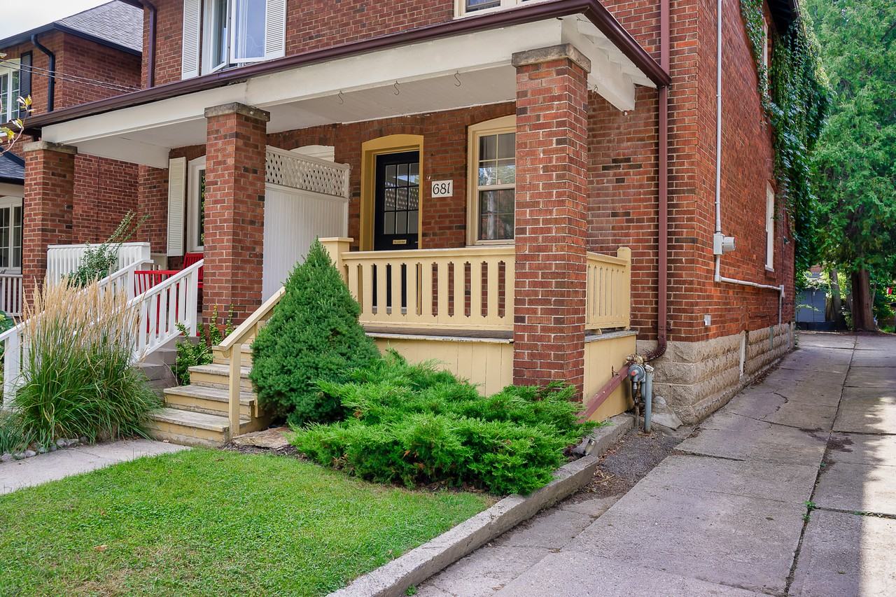 681 Hillsdale Avenue East - Photo 2 of 20