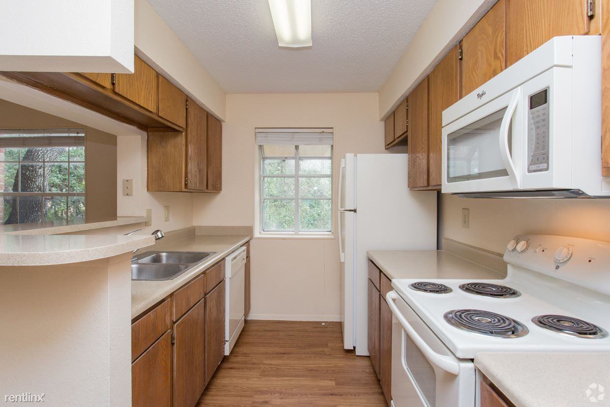 12400 Starcrest Dr - Photo 3 of 5