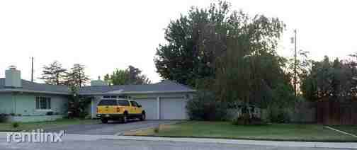 707 10th St - Photo 2 of 4