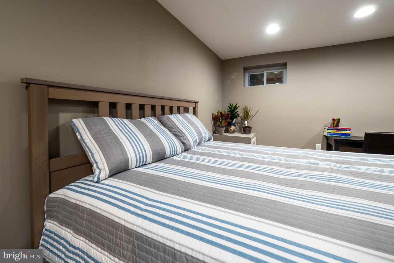 1111 Pine Heights Ave - Photo 3 of 23