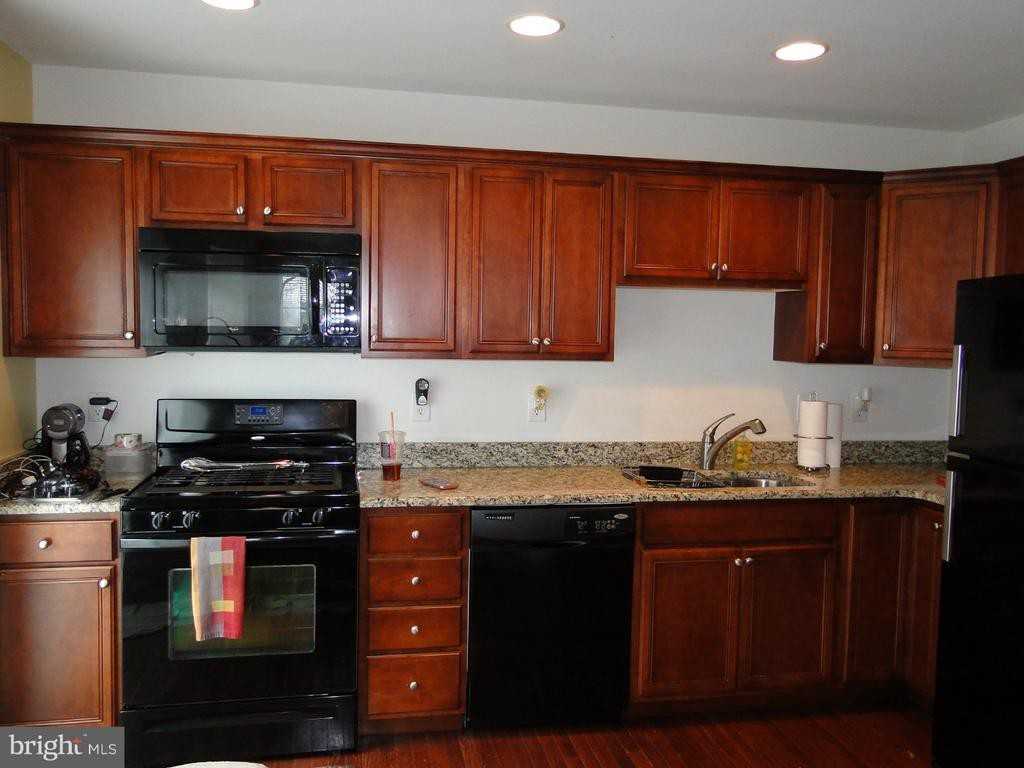 4171 Bunker Hill Dr N - Photo 3 of 16