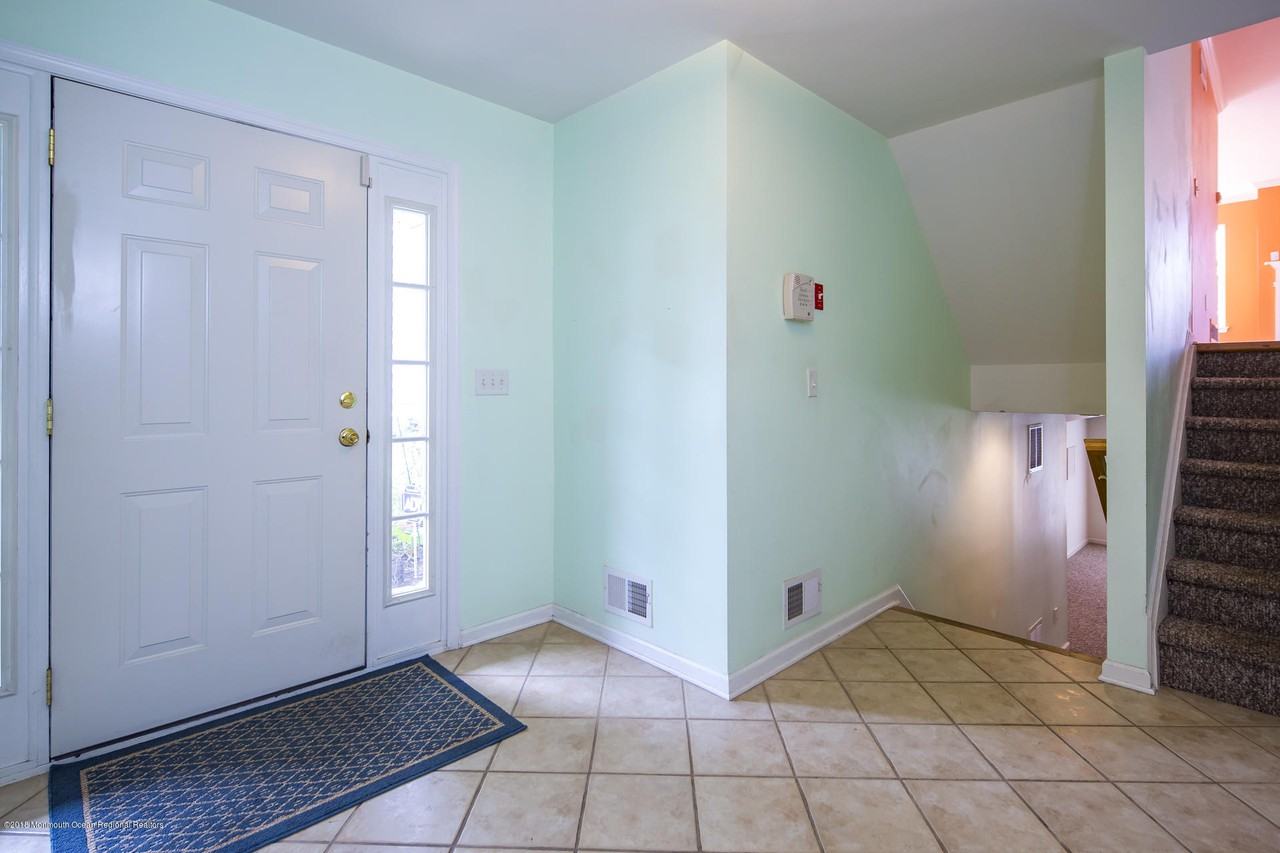 24 Hanna Lane - Photo 3 of 40