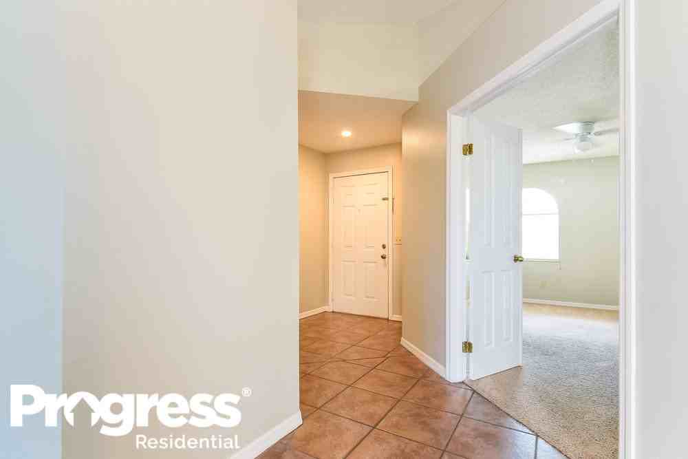 704 Sand Ridge Dr - Photo 2 of 15