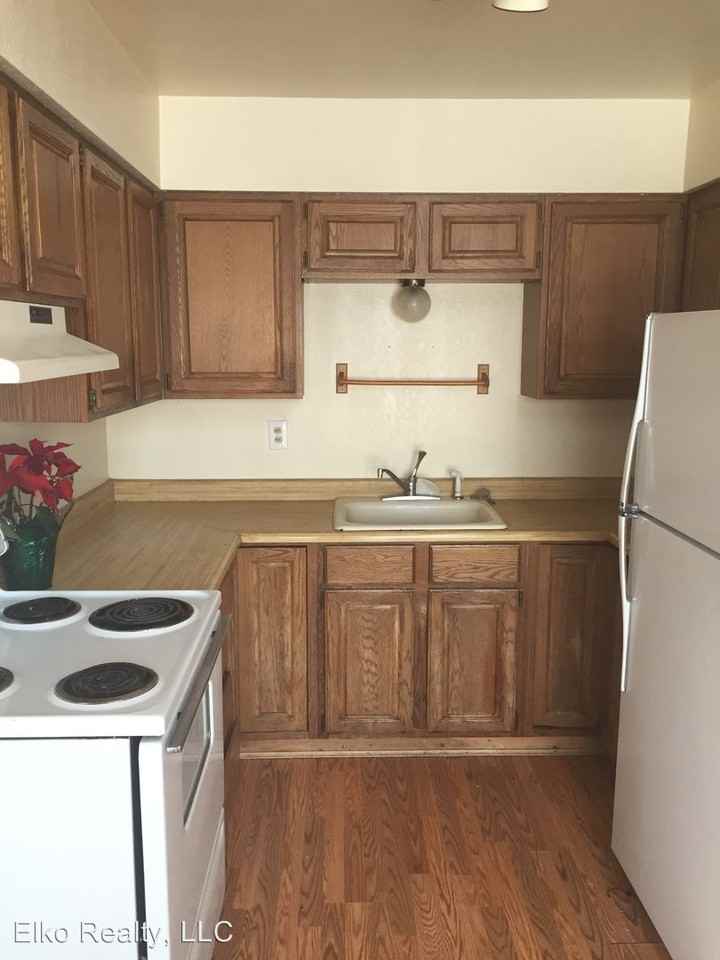 599 Wolf Creek Dr - Photo 2 of 5