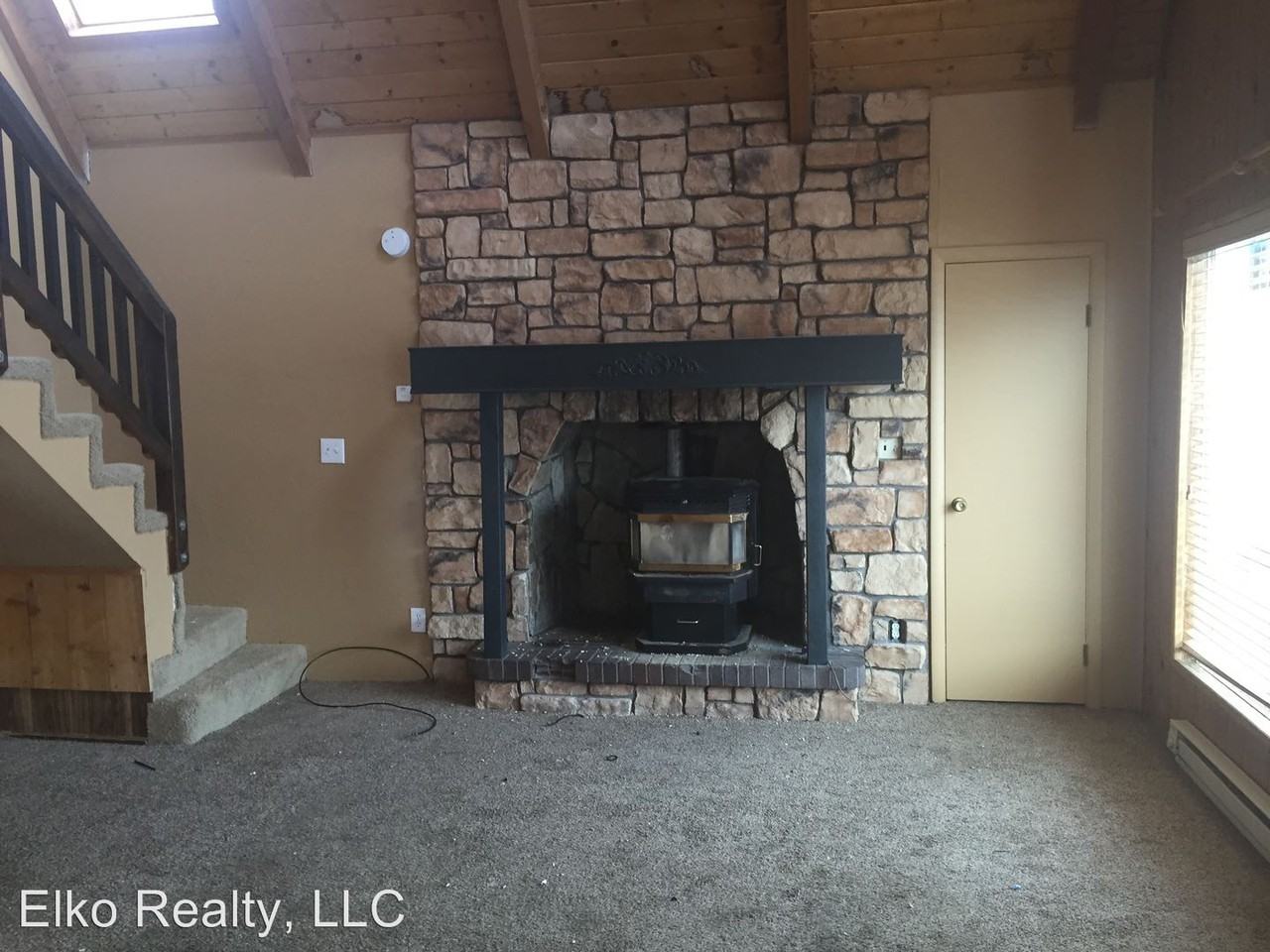 599 Wolf Creek Dr - Photo 3 of 5