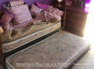 918 Hyde Ct - Photo 3 of 11