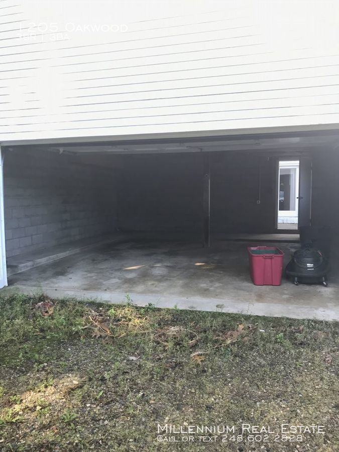 1205 W Oakwood Rd - Photo 2 of 8