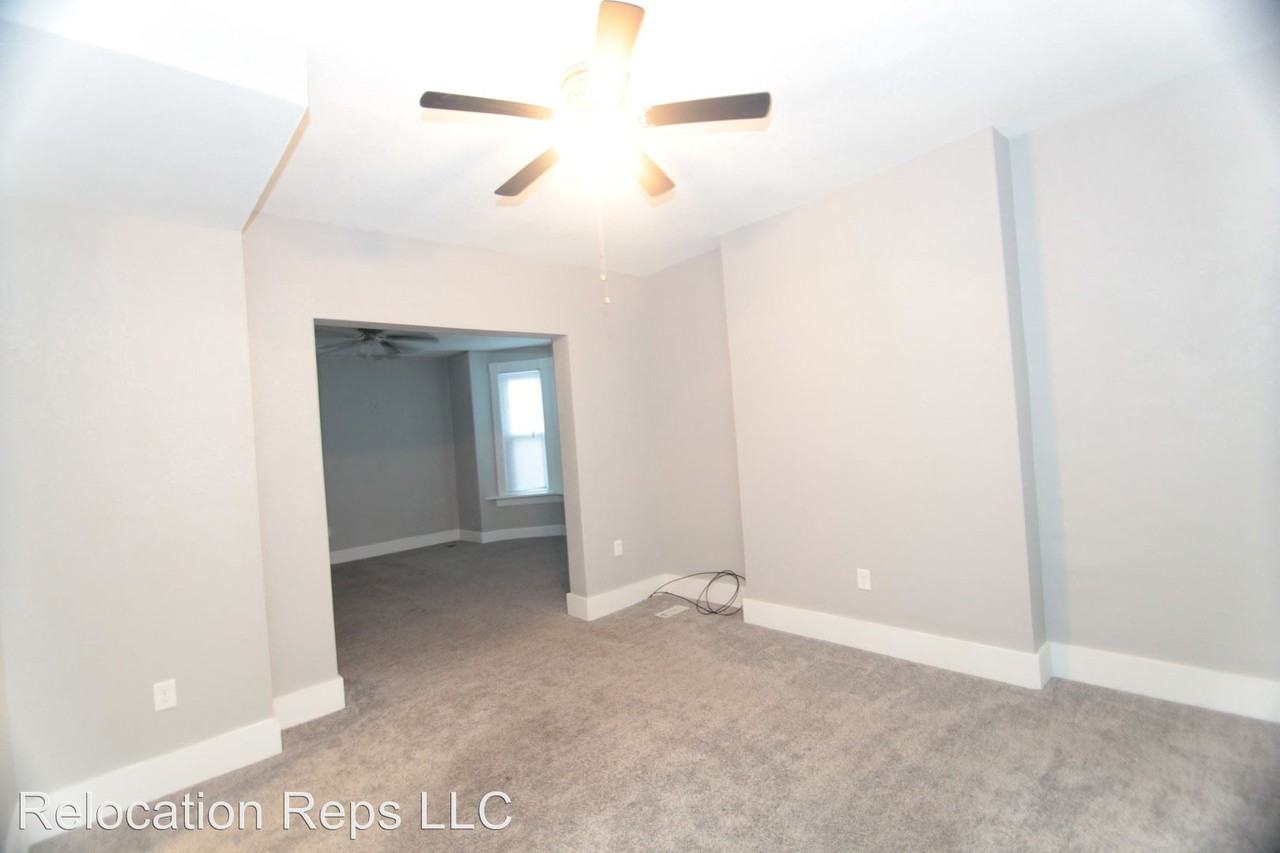 602 W 9th St - Photo 3 of 21