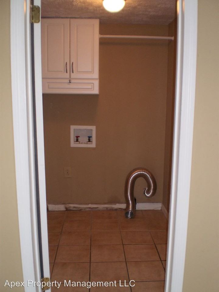 1700 Iroquois St - Photo 3 of 12