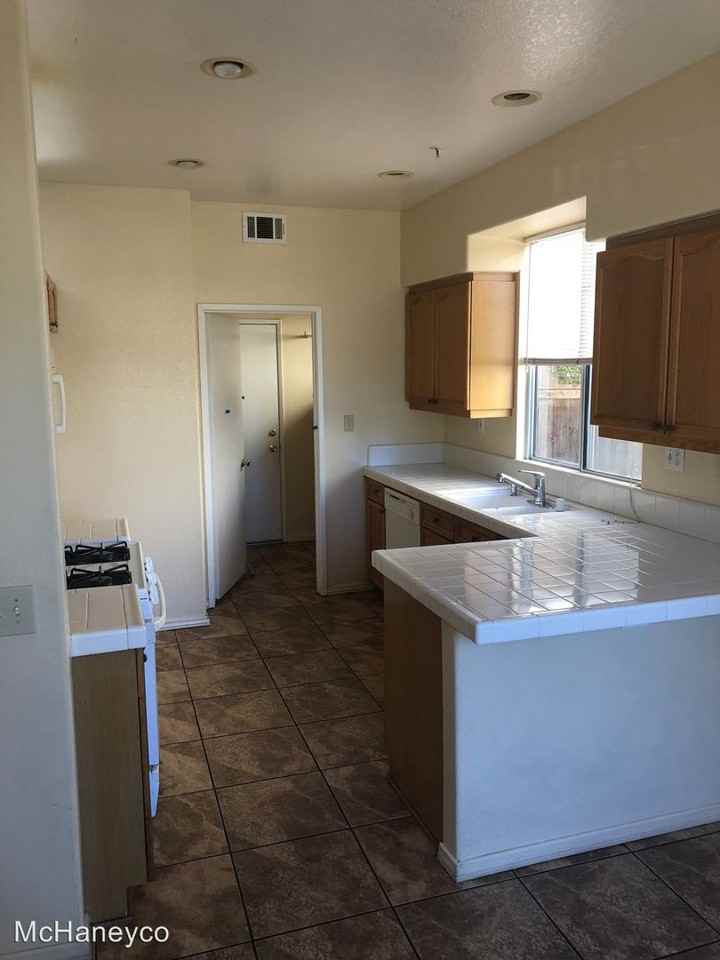 2028 Avila Pl - Photo 2 of 7