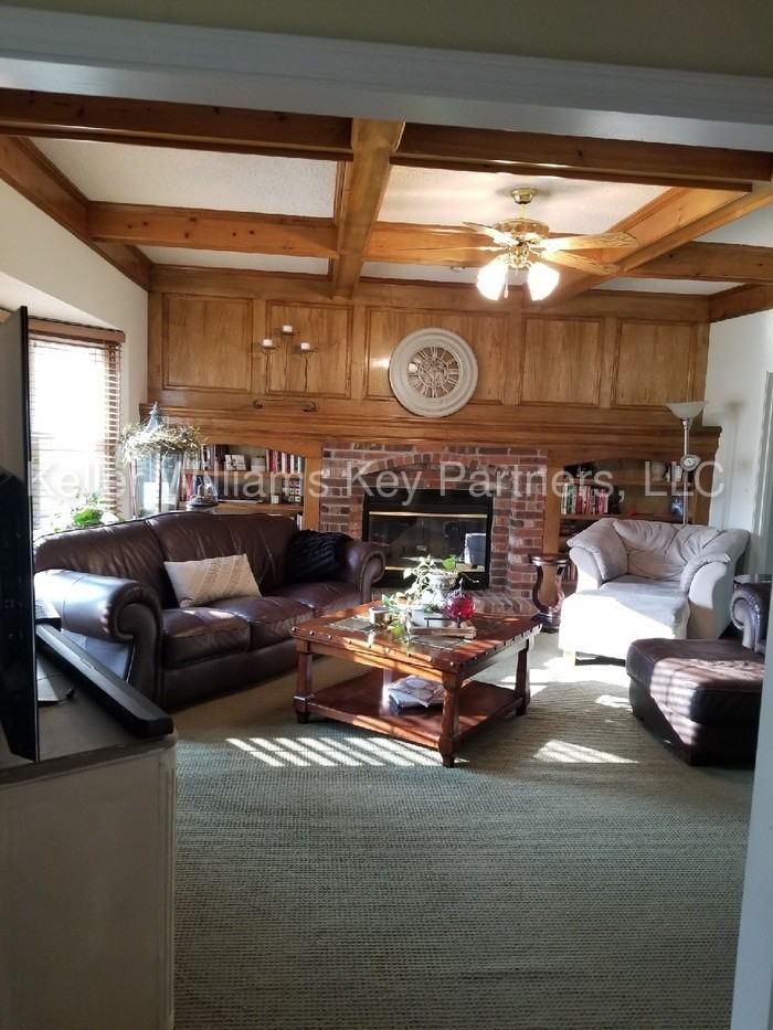 9709 N Kenwood Ct - Photo 3 of 12