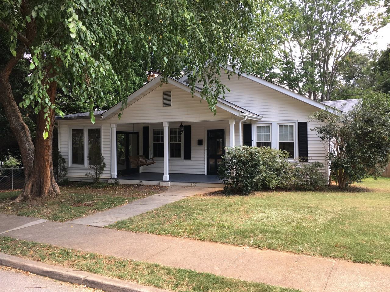 307 Perry Street - Photo 5 of 33