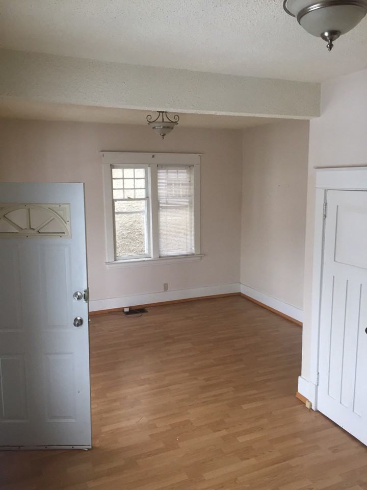 1535 McTavish St - Photo 2 of 6