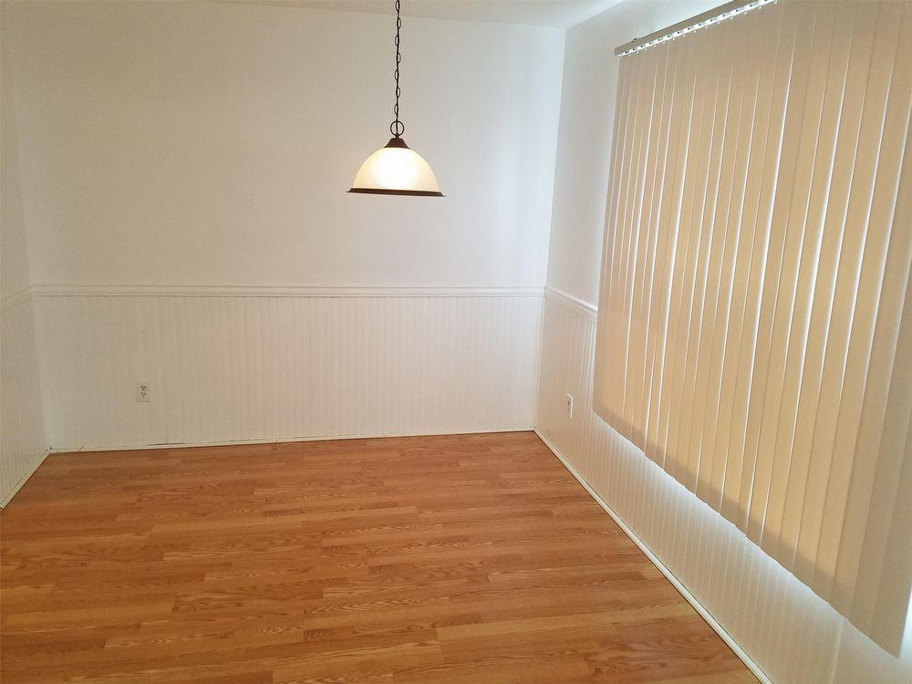 1424 Deerpond Ln - Photo 3 of 15